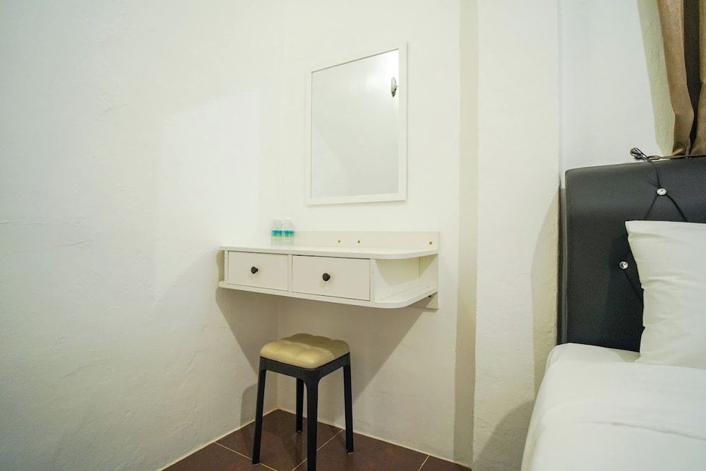 B Link Hotel Basic Twin Room 6