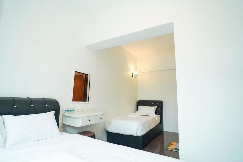 B Link Hotel Basic Twin Room 3