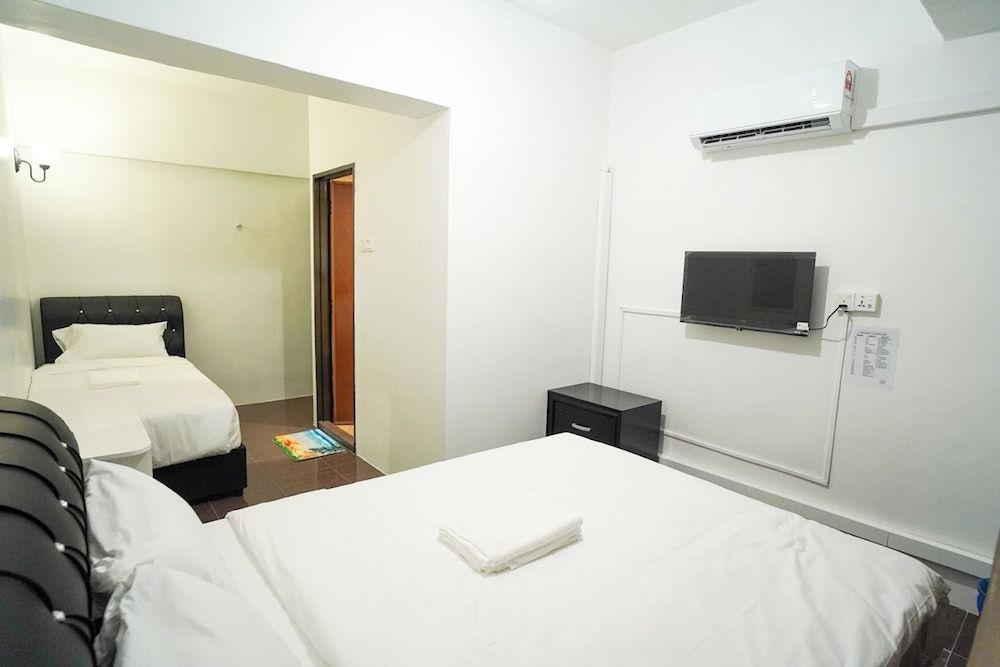 B Link Hotel Family Triple Room 4