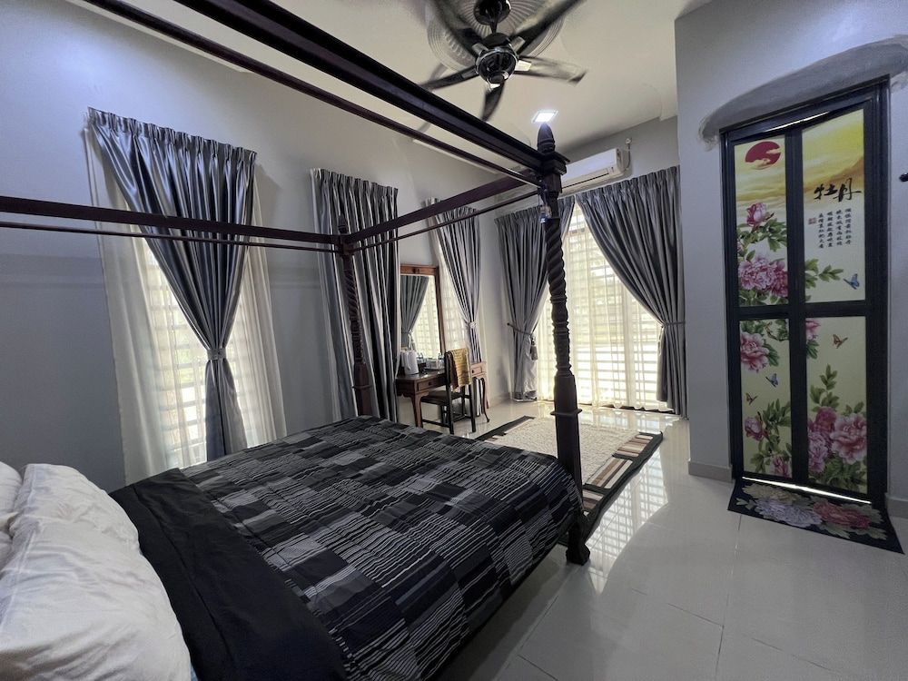 Nurbayu Chalet, Kemaman Deluxe Room, 1 King Bed 3