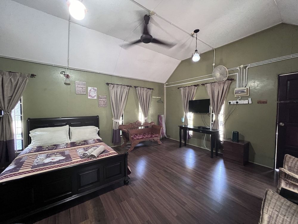 Nurbayu Chalet, Kemaman Deluxe Room, 1 Queen Bed 2