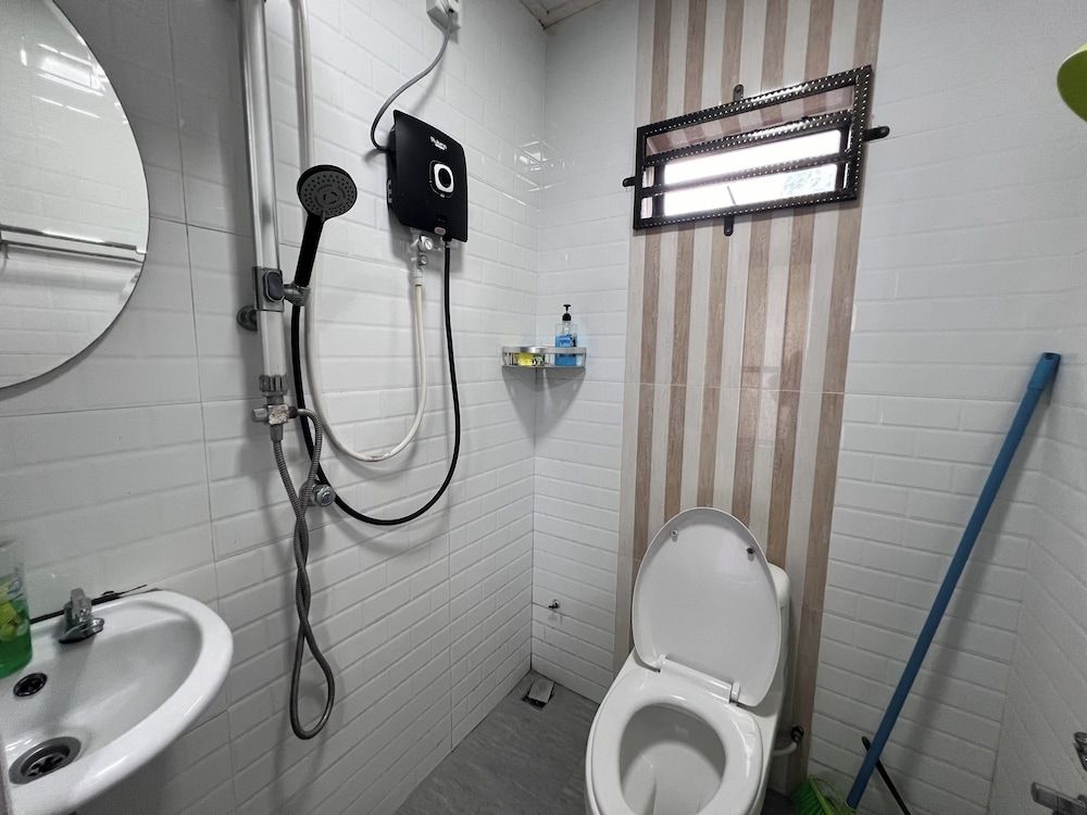 Nurbayu Chalet, Kemaman Family Suite 8