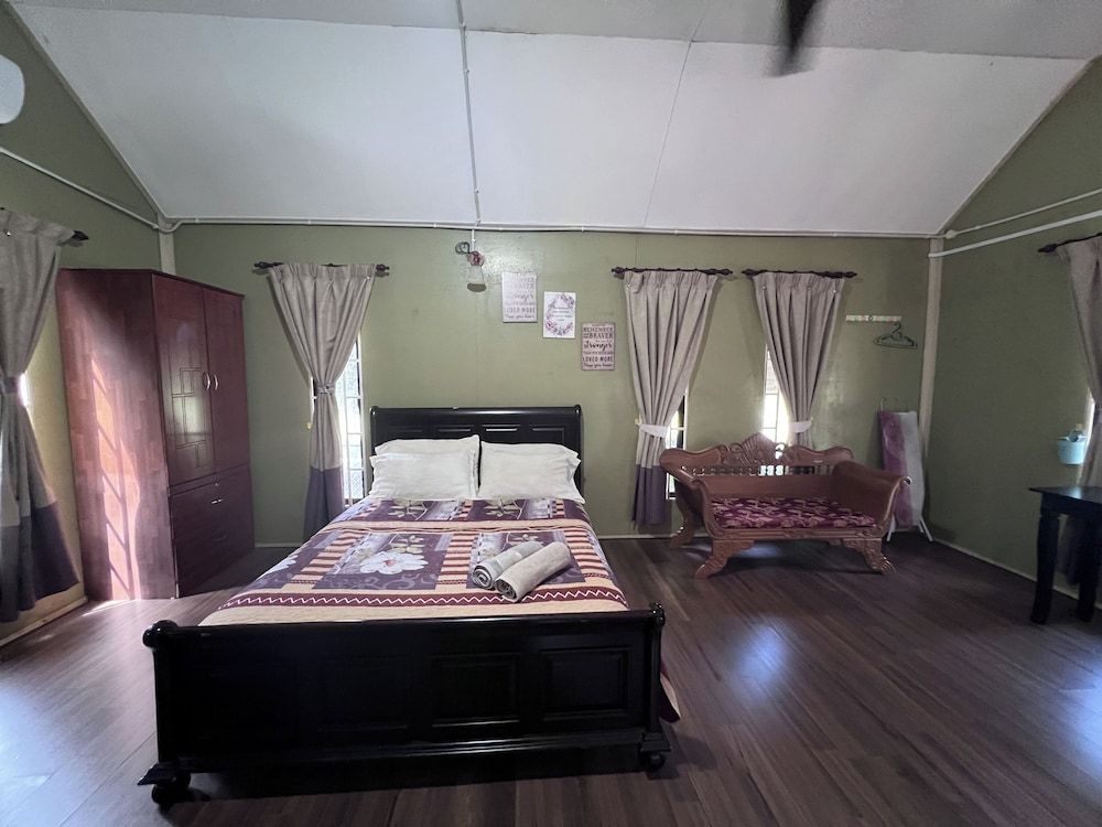 Nurbayu Chalet, Kemaman Deluxe Room, 1 Queen Bed 3