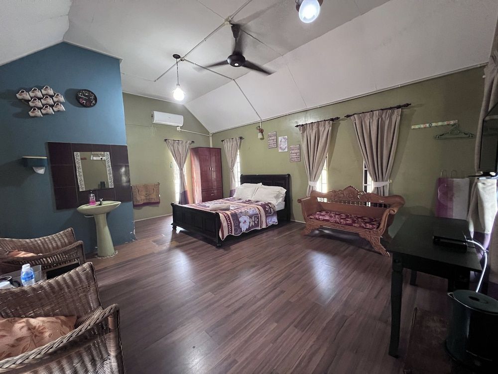 Nurbayu Chalet, Kemaman Deluxe Room, 1 Queen Bed 5