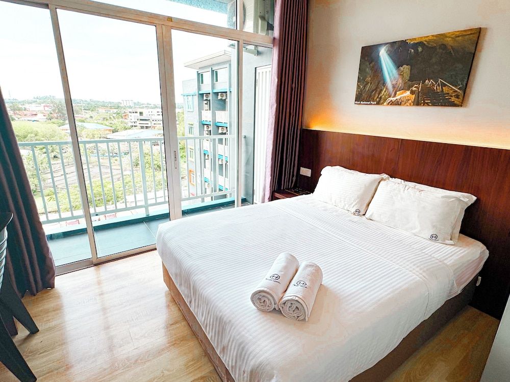 DOUBLE STANDARD WITH BALCONY