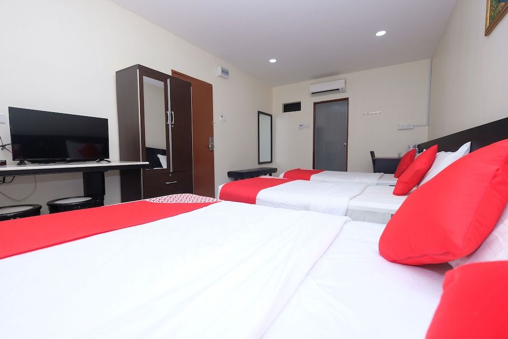 OYO 1104 Q Hotel Family Suite 3