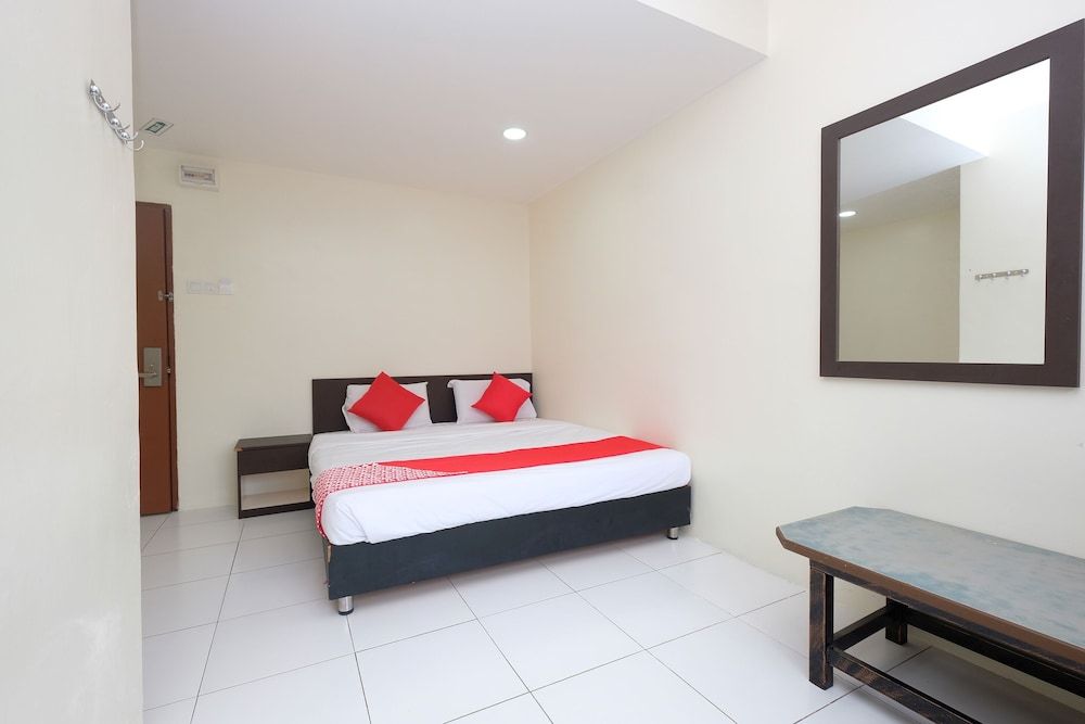 OYO 1104 Q Hotel