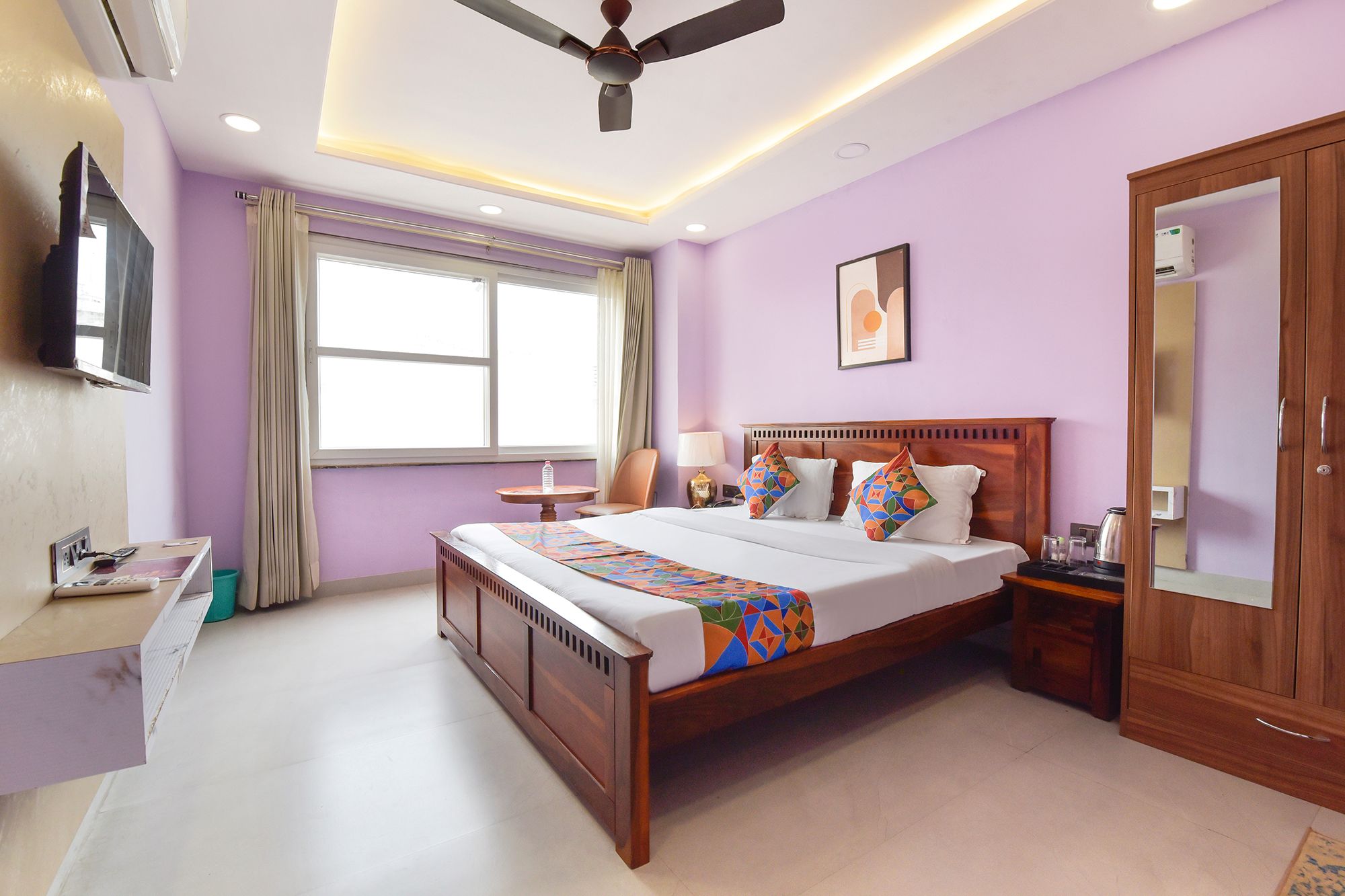 FabHotel Pink Palace Raja Park Deluxe Room 2