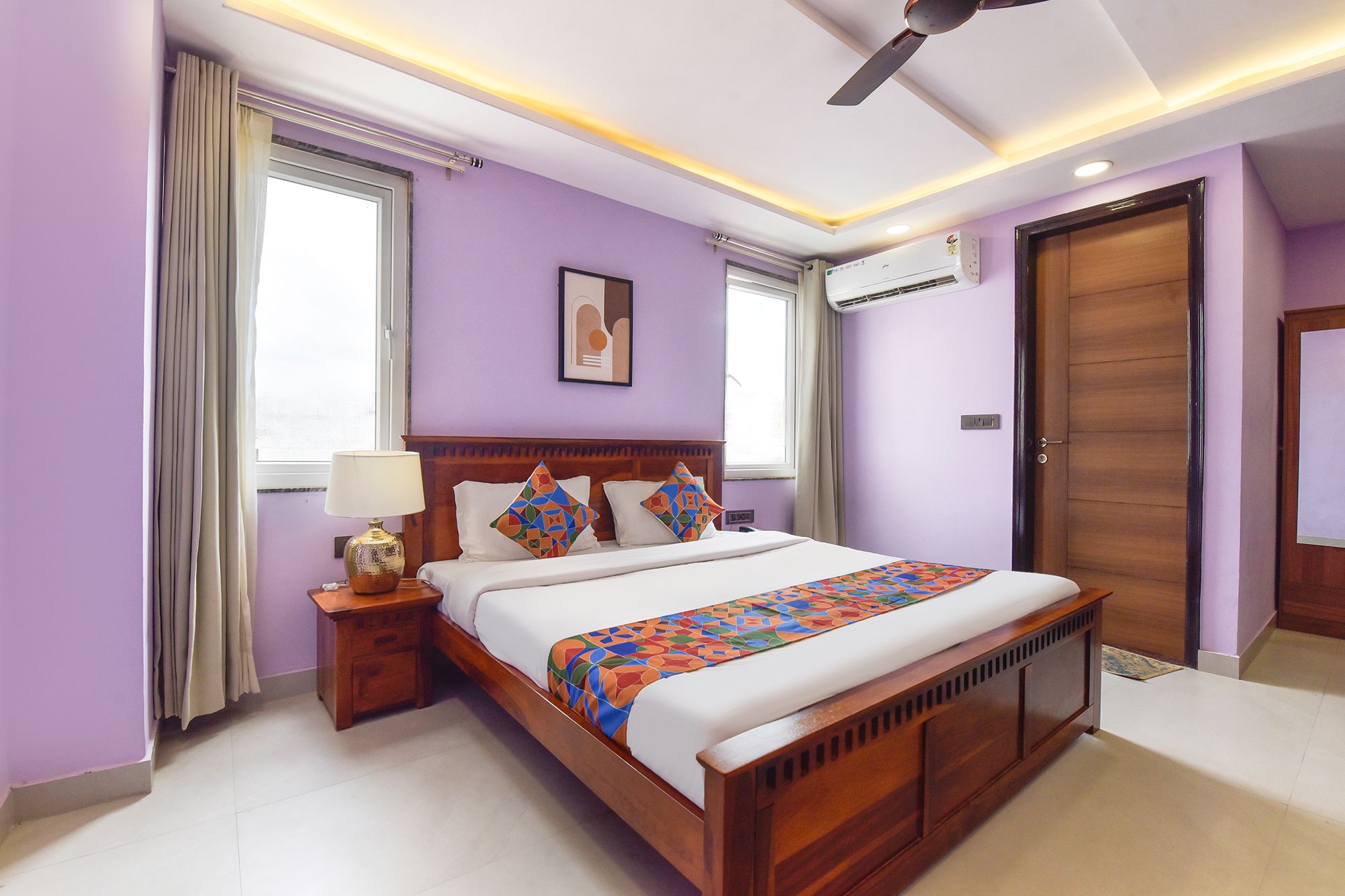 FabHotel Pink Palace Raja Park Deluxe Room 3