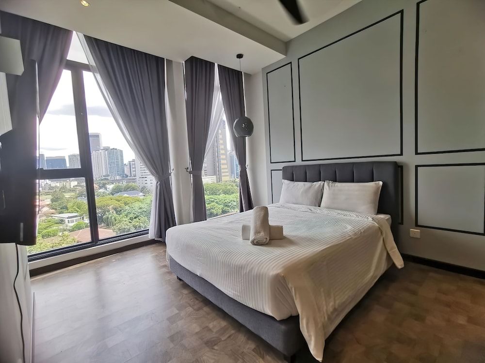 Superior Apartment, 3 Bedrooms, 2 Bathrooms, City View