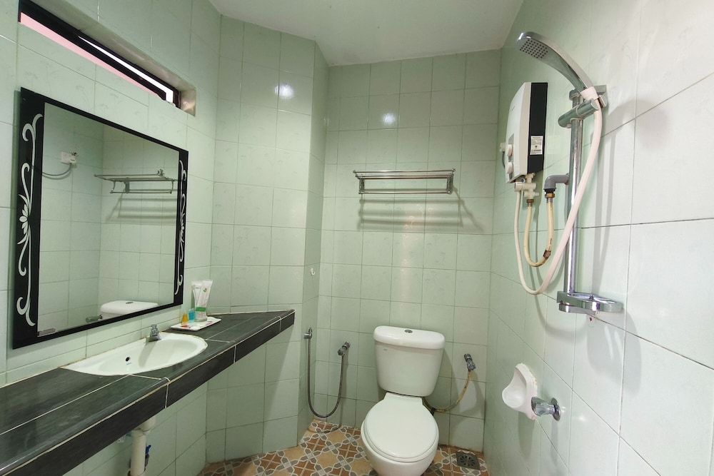 Darul Salam Inn Deluxe Triple Room 5