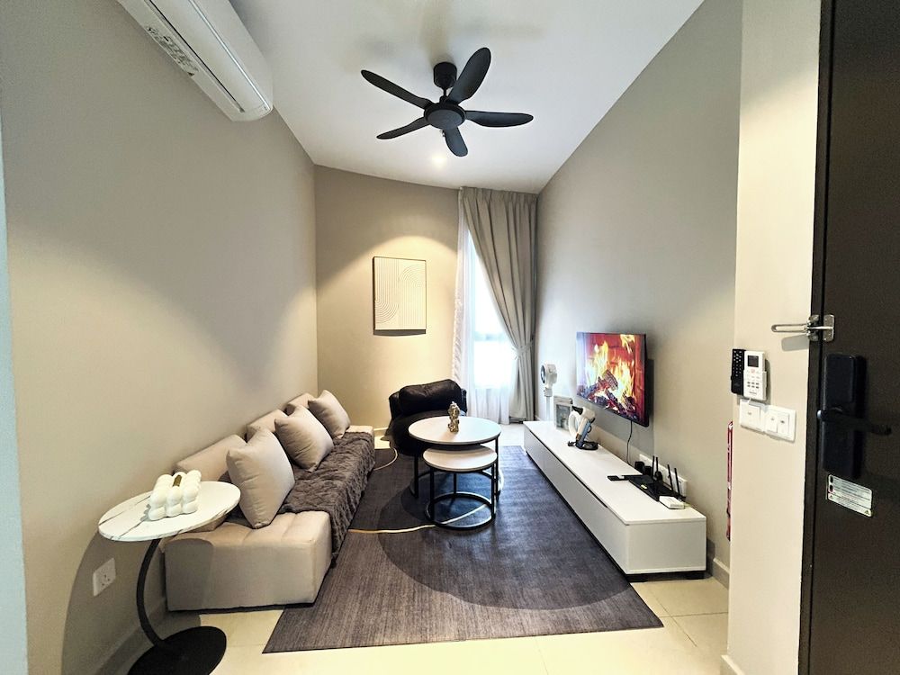 The Paxtonz by Manhattan Group Apartment, 2 Bedrooms 45