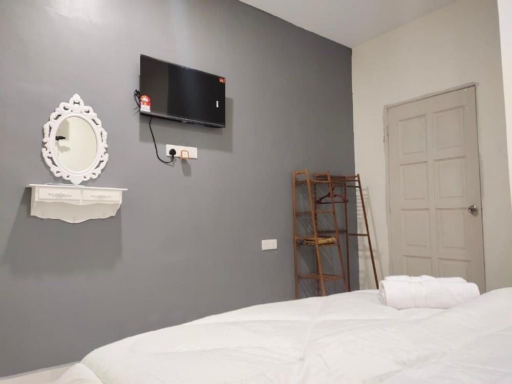D Paddy HR Guest House Deluxe Room, 3 Bedrooms 3