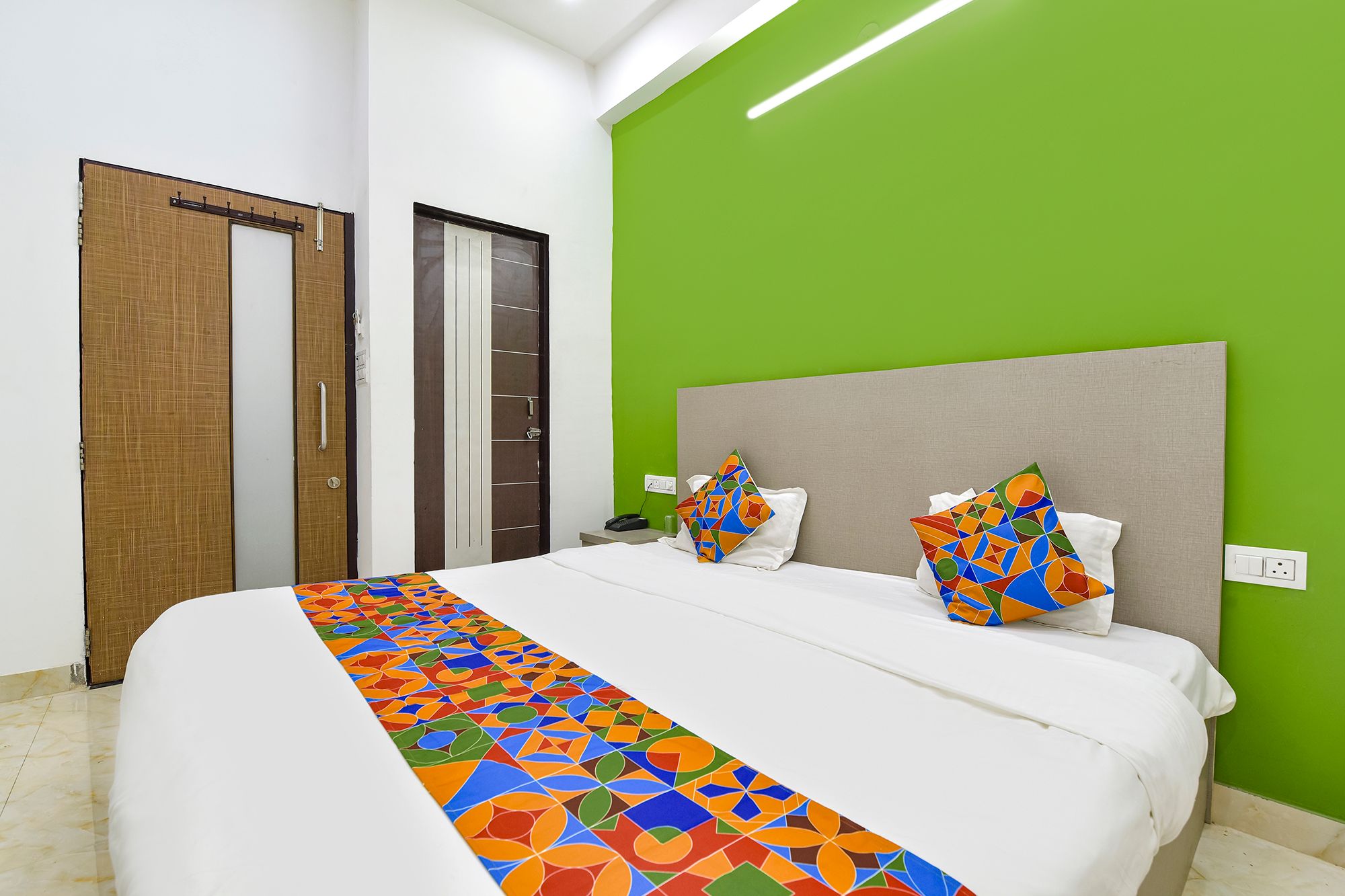 FabHotel Avondale Deluxe Room 2