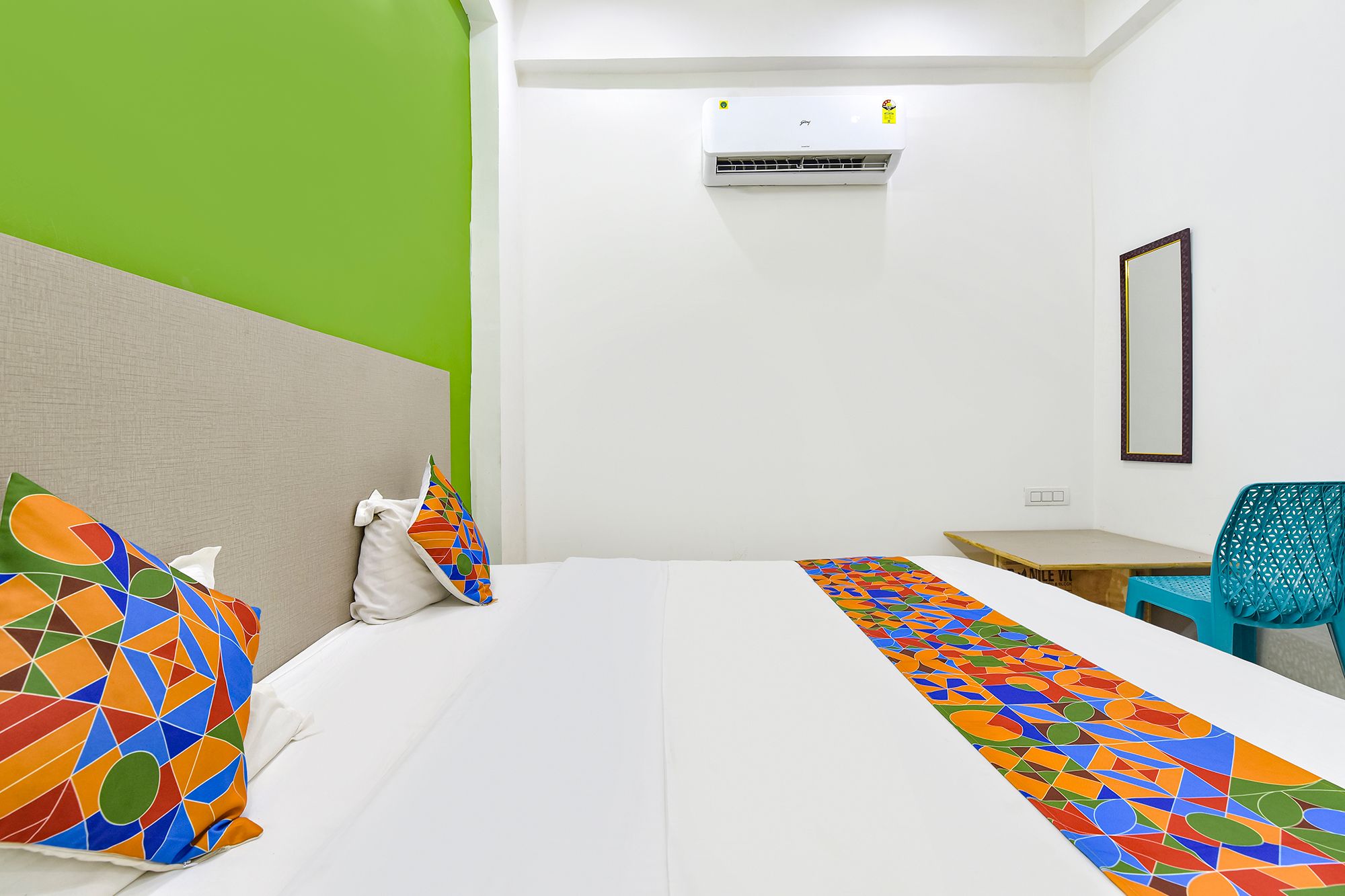 FabHotel Avondale Deluxe Room 4