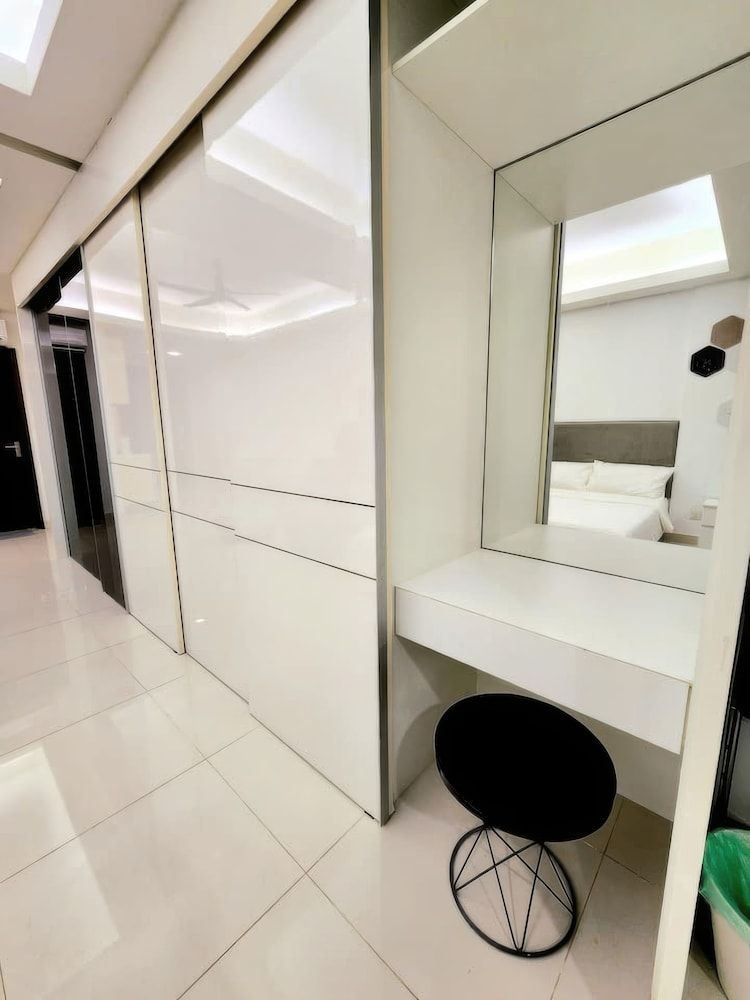 Superior Studio, 1 Queen Bed, City View