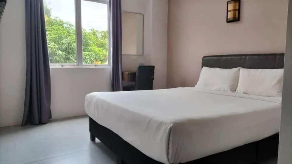 988 Hotel Standard Room 3