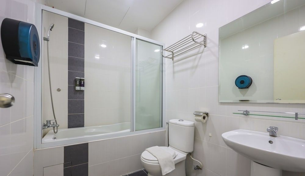 AnyLodge Waterfront Marina Island Pangkor Deluxe Double or Twin Room, Balcony, Sea View 6