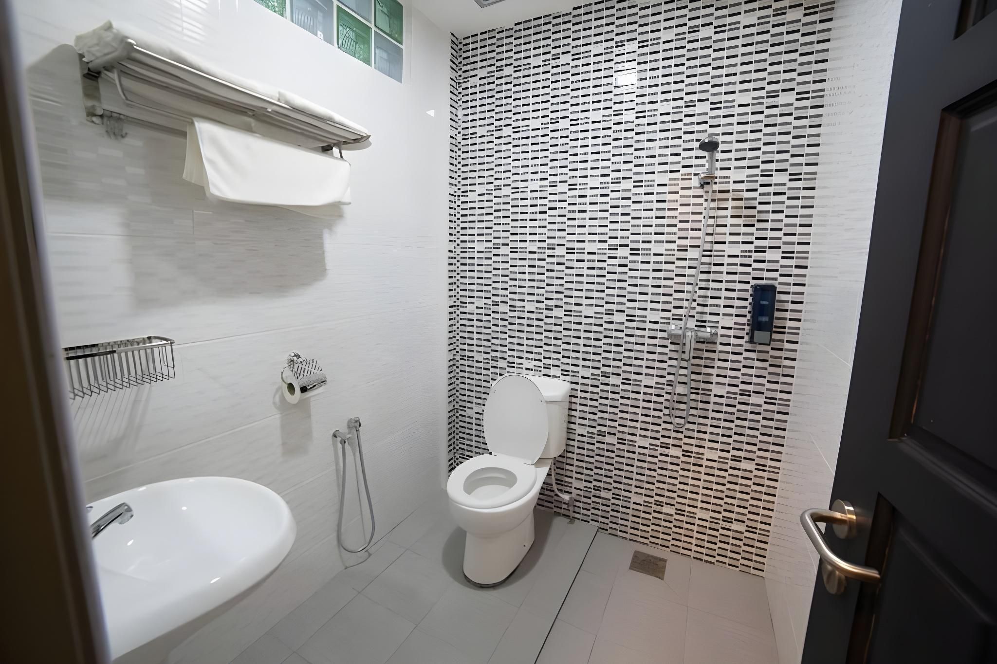 Triple Room No Window