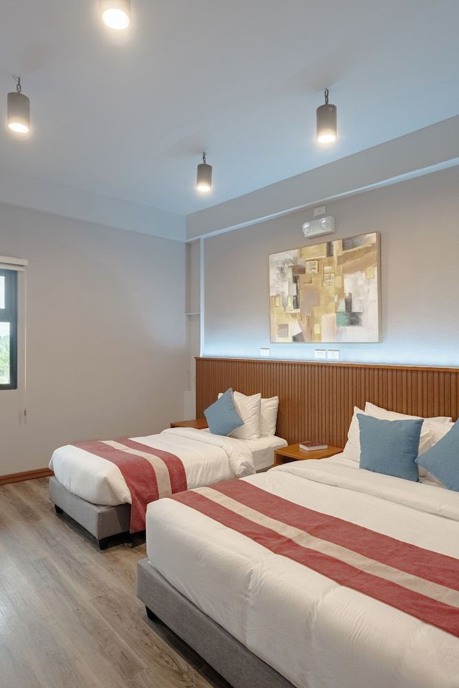 Junior Room, 1 Queen Bed