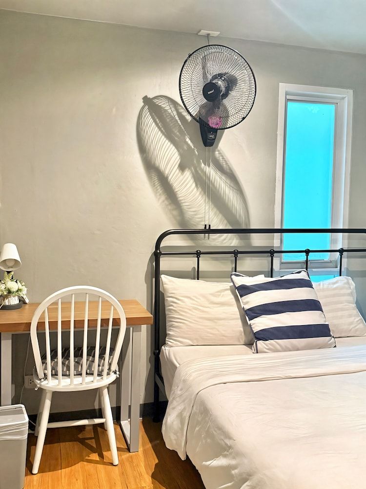 Friends Hostel - Phuket Airport Deluxe Double Room 3