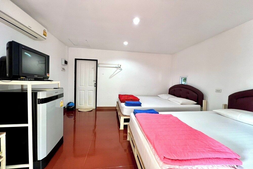 Chalalai Resort Kham Chanot Twin Room 6