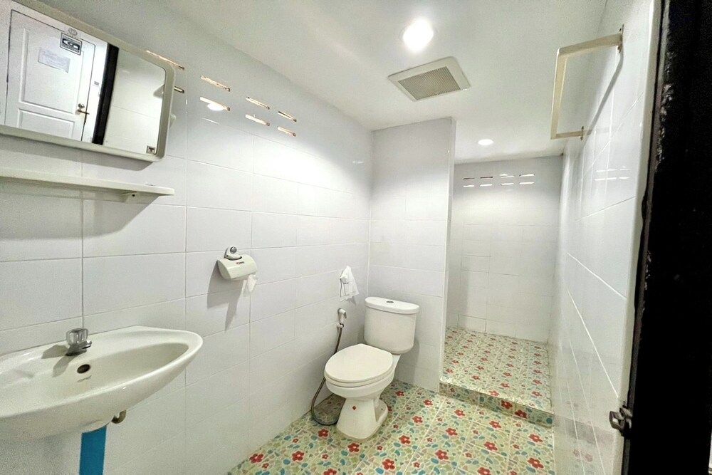 Chalalai Resort Kham Chanot Twin Room 12