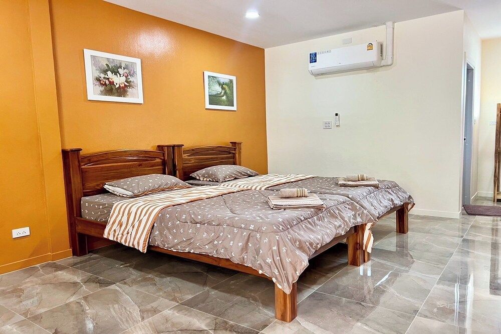 Koon Hom Apartment Standard Twin Room 3