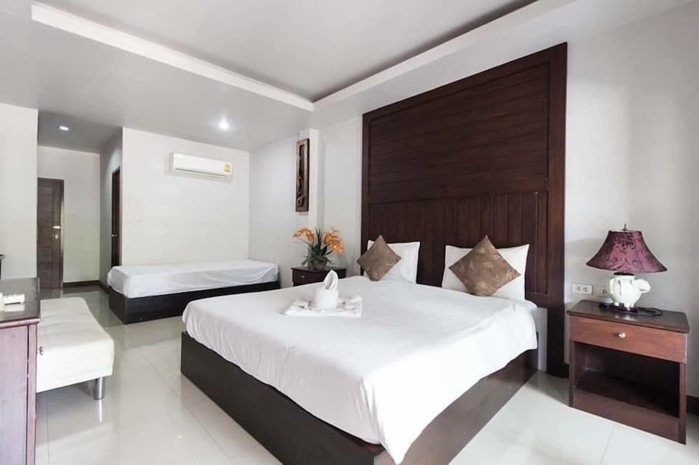 The leaf&pool hostel Basic Triple Room 2