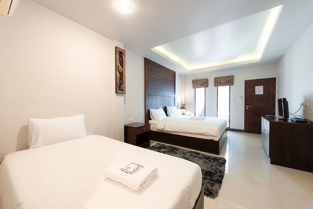 The leaf&pool hostel