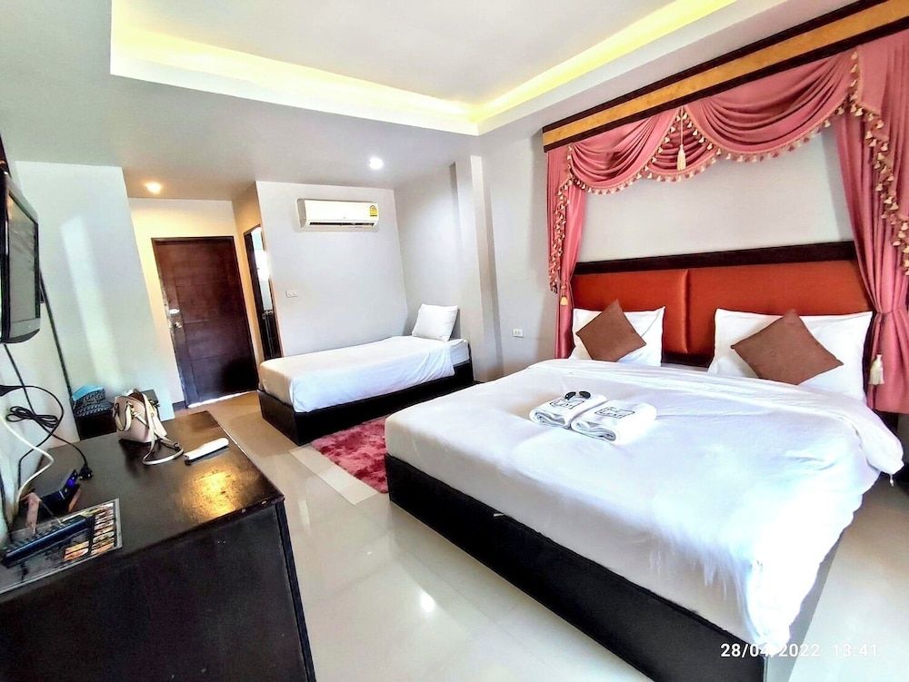 The leaf&pool hostel Basic Triple Room