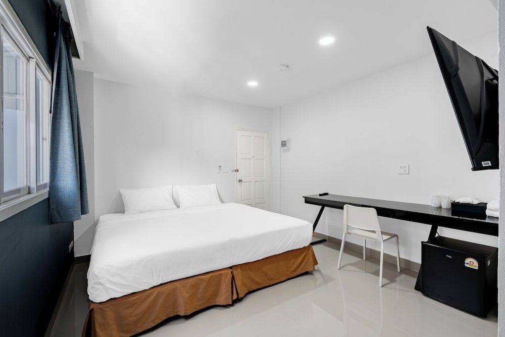 Terminal2 Hotel Phukettown Superior Room, 1 King Bed