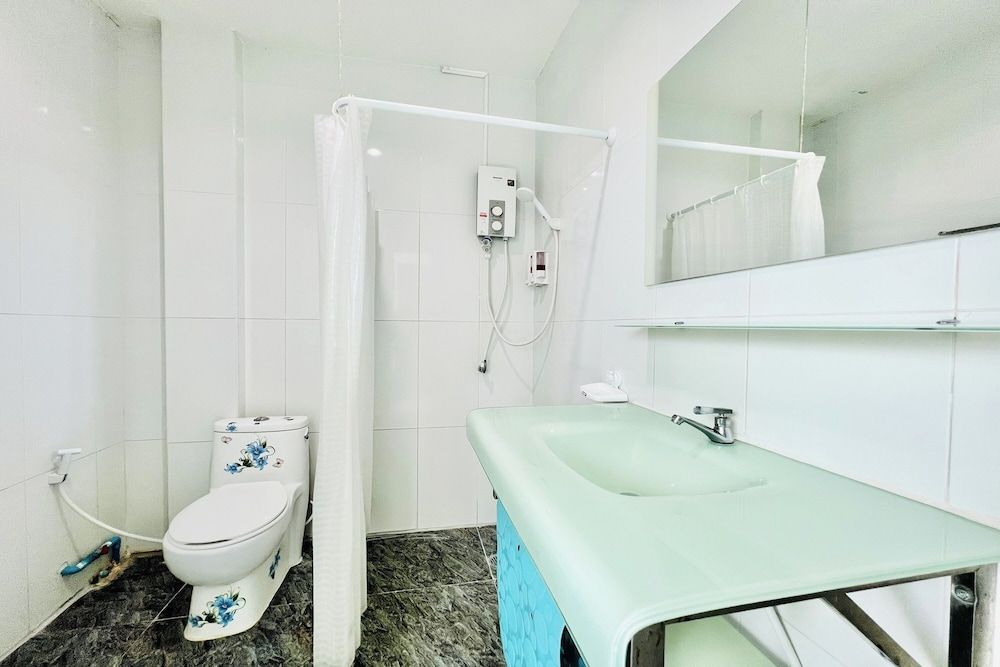 Parichat Bandung Hotel Deluxe Room 8