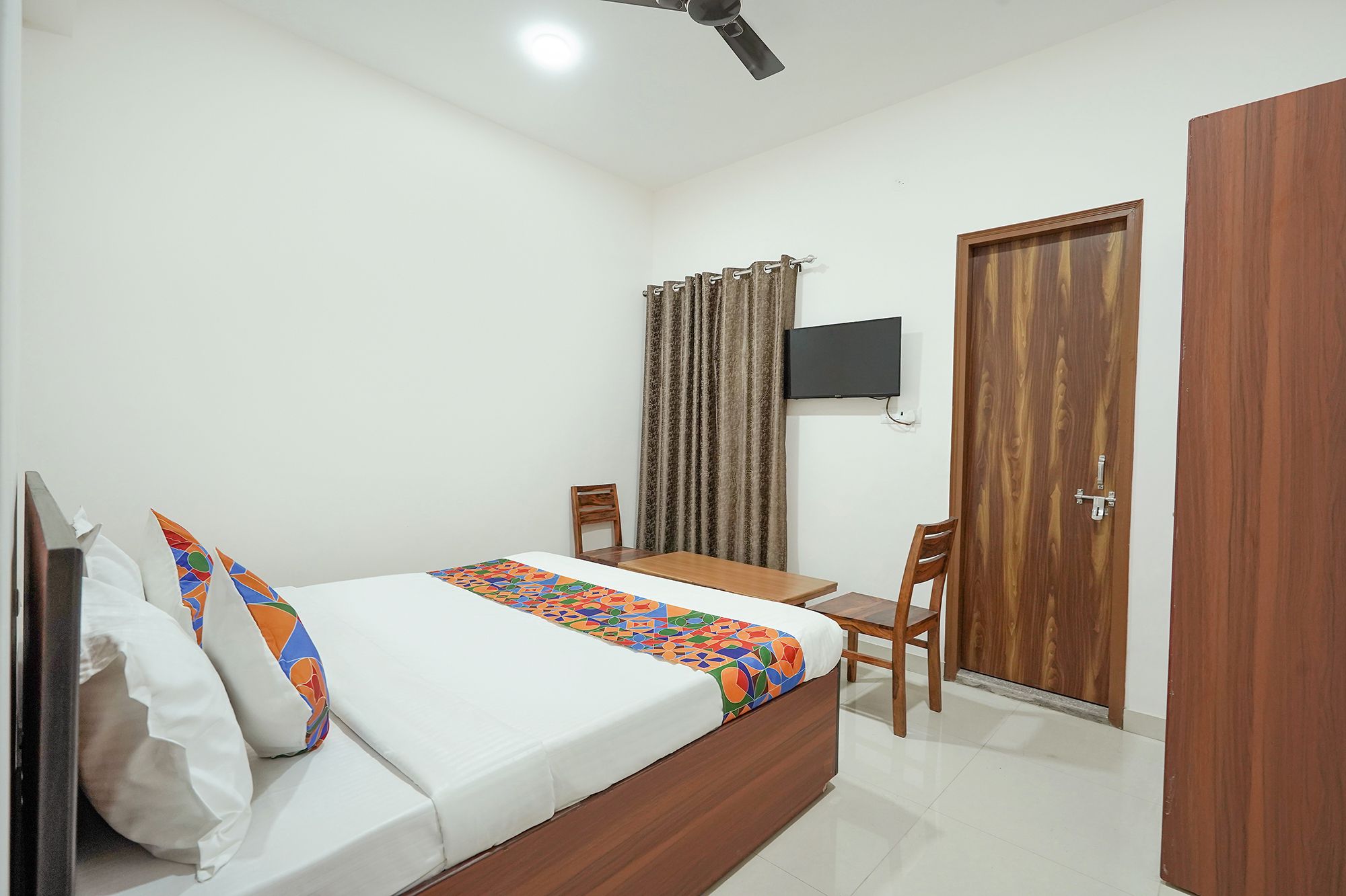 FabHotel Urban Villa Deluxe Room 2