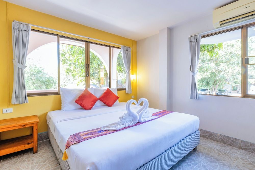 Huahin Star Hotel Deluxe Room, City View 3