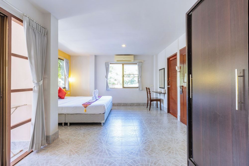 Huahin Star Hotel Deluxe Room, City View 4