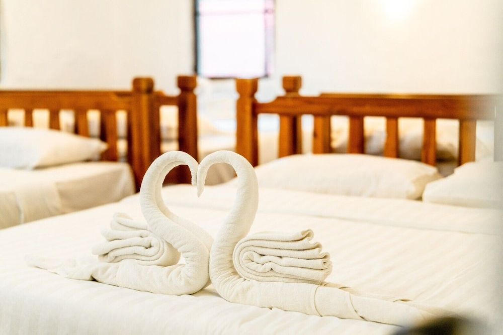 19 Degrees Resort Giraffe Room 8 Persons 2 Toilets with River View 4