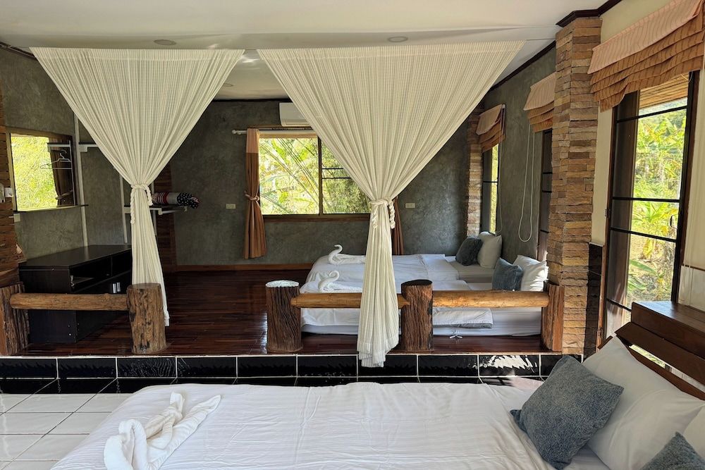 Tung Lakorn Farm Deluxe Double Room 4