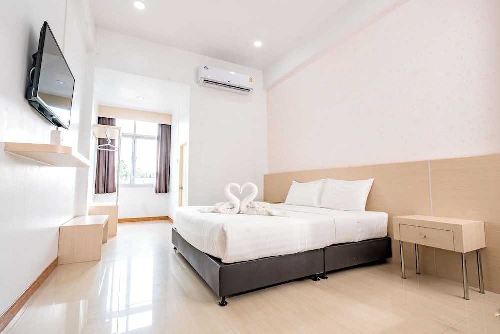 Top Inn Hotel Standard Room, 1 King Bed 2