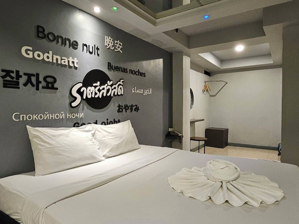 Hollywood Dannok Hotel Superior Room 8