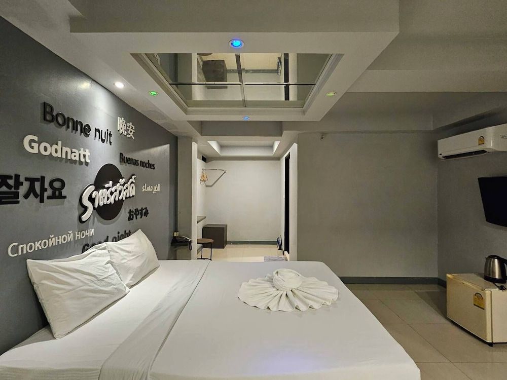 Hollywood Dannok Hotel Superior Room 6