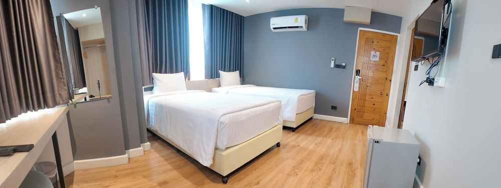 Deluxe Twin Room, City View