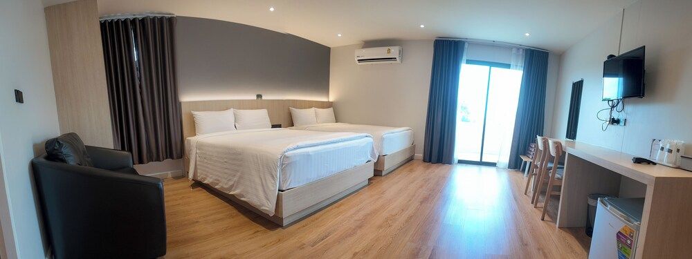 Family Quadruple Room, Patio, City View