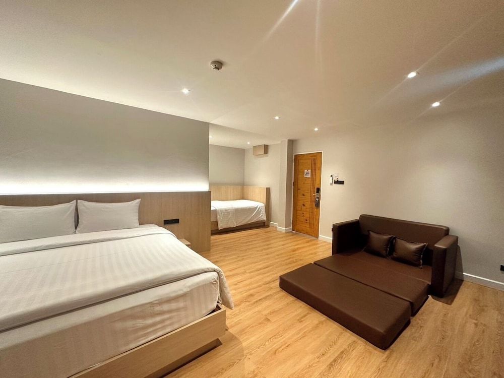 Family Triple Room, City View