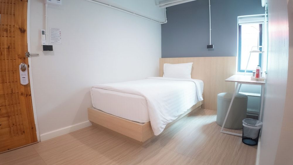 Economy Studio, 1 Large Twin Bed, Non Smoking