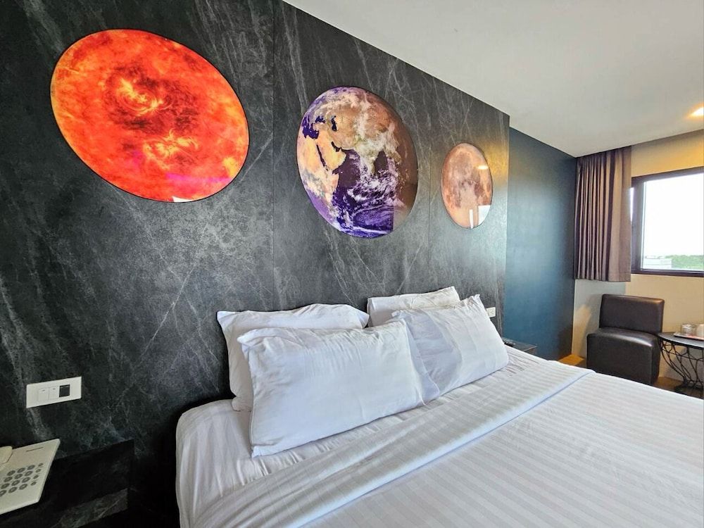 Oscar Palace Hotel & Wellness Center Deluxe Room, City View 2