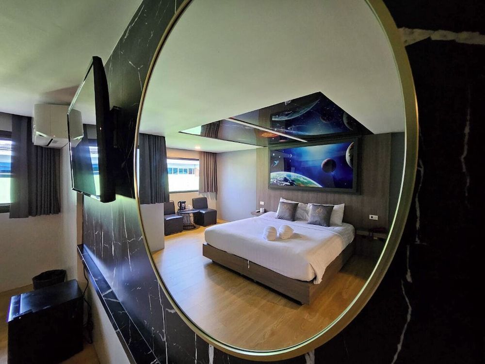 Oscar Palace Hotel & Wellness Center Superior Room, City View 9