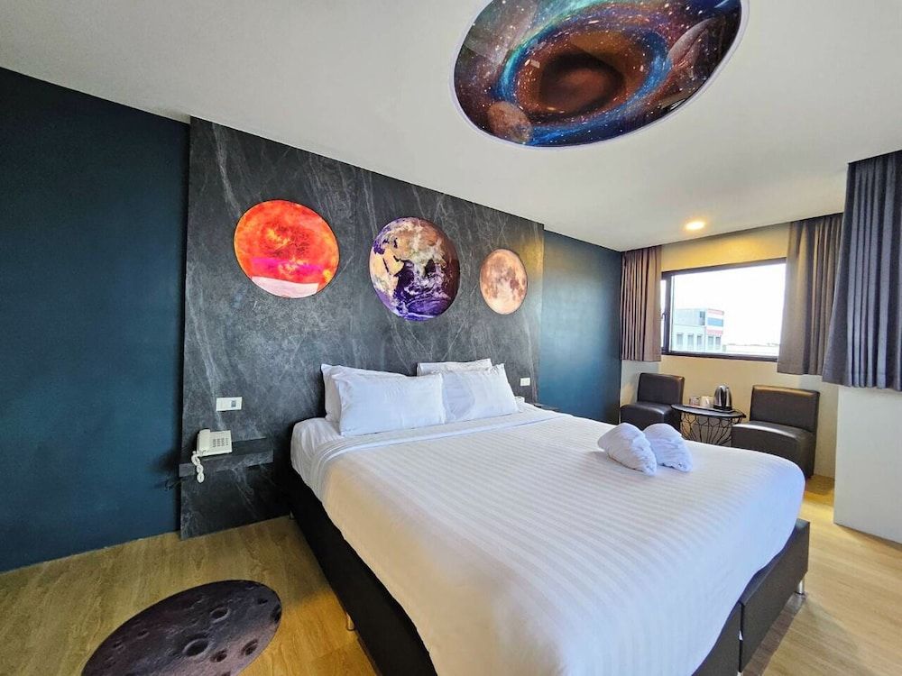 Oscar Palace Hotel & Wellness Center Deluxe Room, City View 2