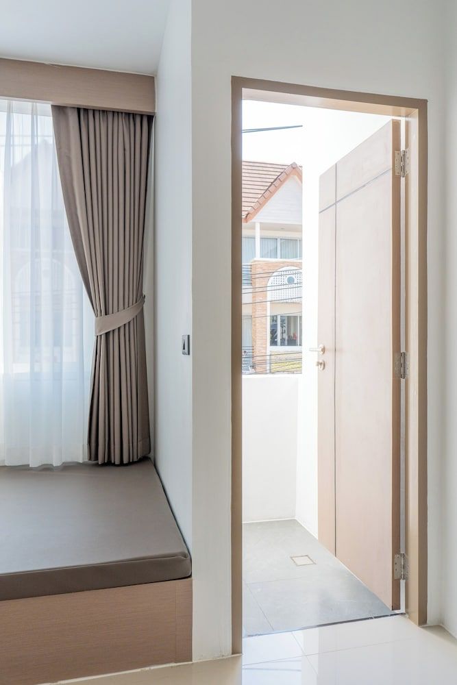 Sunnyside Kata Deluxe Double Room 8