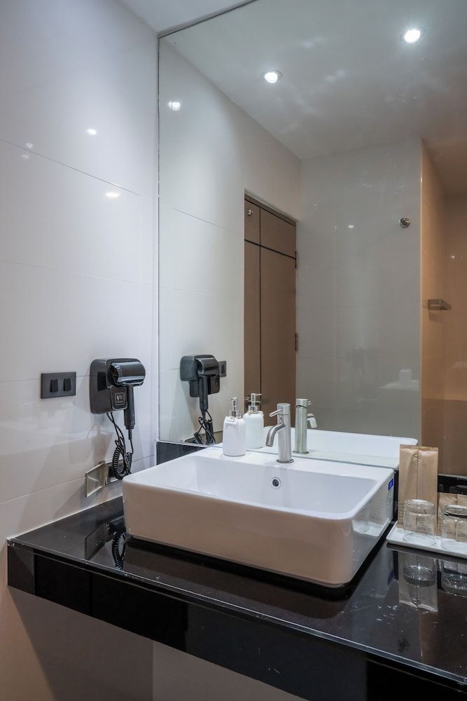 Sunnyside Kata Deluxe Double Room 6